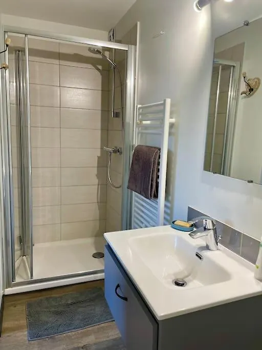 Appartement Independant 30 M² A 500M Du Lac, 2 Velos Et Parking Fournis Sevrier 0*,  France